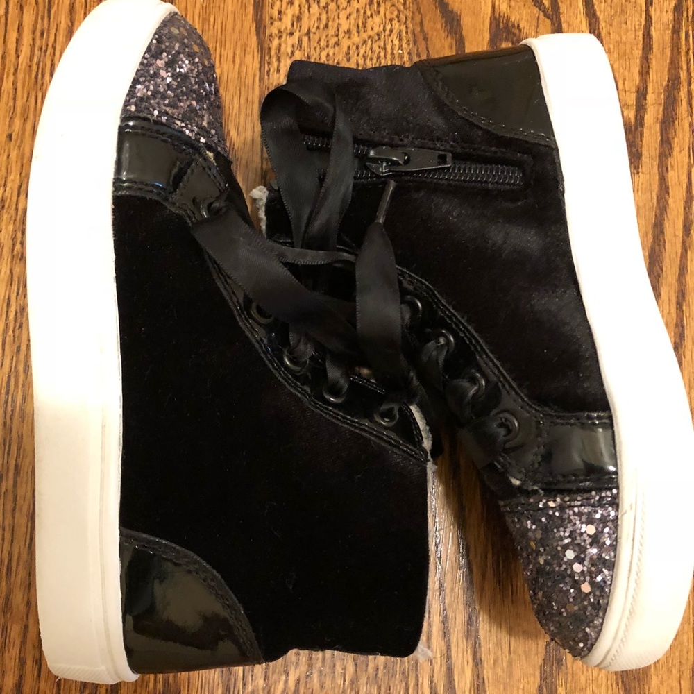 Used little girl sneaker